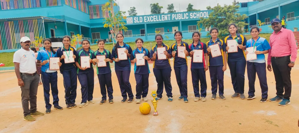 Girls throwball